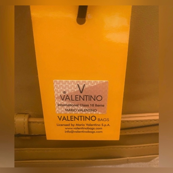 Valentino Tan Wallet With Removable Gold Chain Crossbody BRAND NEW - Picture 4 of 8